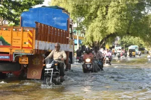 கலெக்டருடன் வாக்குவாதம்-விவசாயியை ஸ்டேஷனுக்கு அழைத்துச் சென்ற போலீஸ்