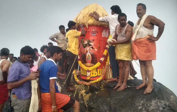 சிவமும் சக்தியும் ஏகபரஞ்சுடரானதை குறிக்கும் மகாதீபம் 