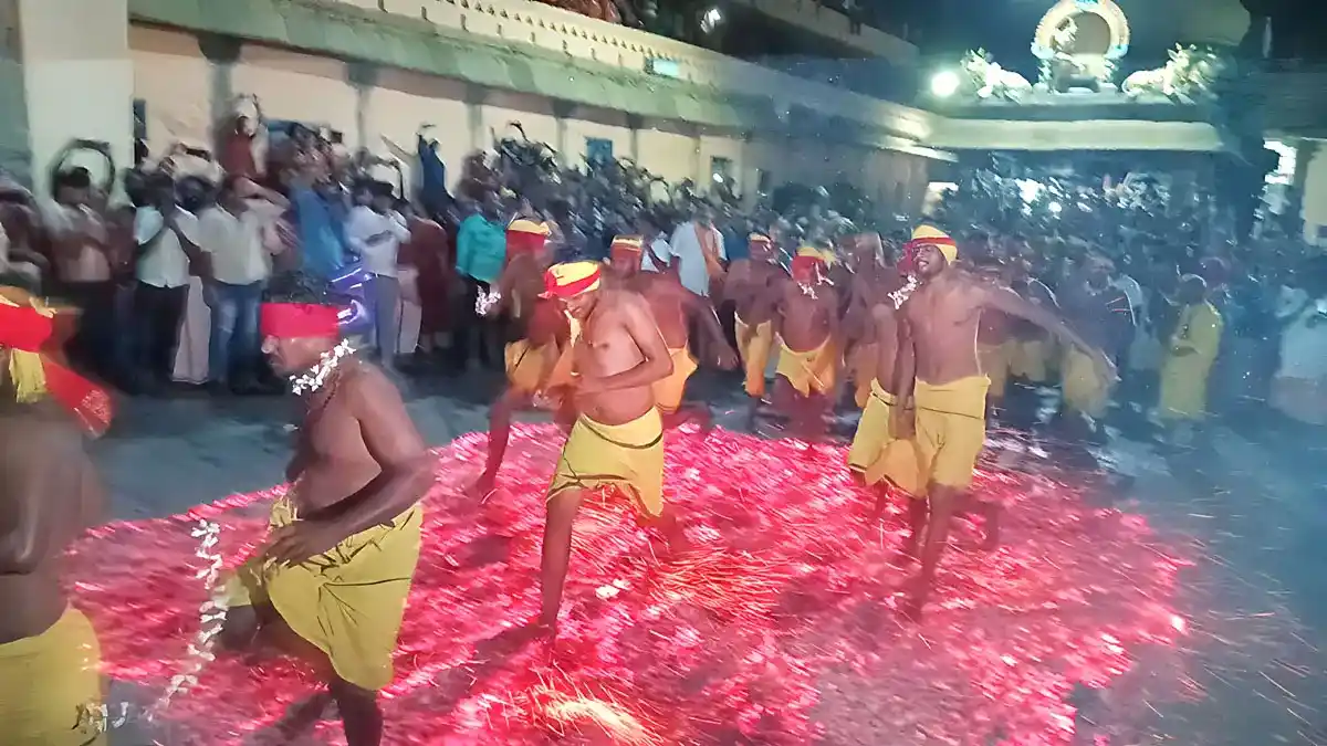 அண்ணாமலையார் கோயிலில் தீ மிதிக்கும் உரிமையை பெற்ற குலாலர்கள்