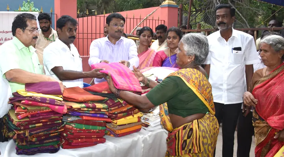 ஊராட்சிக்கு பணம் தராதது எங்கள் தவறல்ல-கலெக்டர்