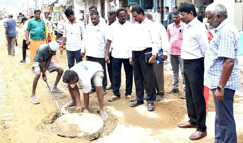 ஒப்பந்ததாருக்கு பில் தராதீங்க- கடுப்பான கலெக்டர்