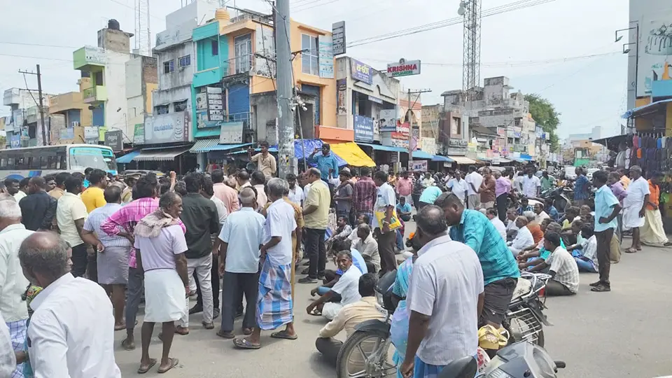 200 வருடம் பழமையான கோயிலை இடிக்க எதிர்ப்பு